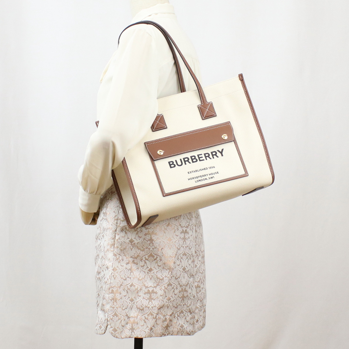 ブランド品卸 / バーバリー BURBERRY トートバッグ ブランド 通勤 通学 8044138 A1395 NATURAL-TAN