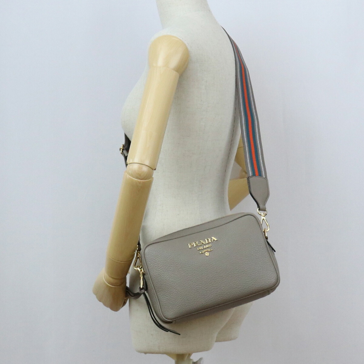 有明 Rose Brand プラダ Prada 斜め掛け ショルダーバッグ ブランドロゴ ブランドバッグ 1bh0 2bbe V Nom F0572 Argilla グレー系 Bag 01 有明 Rose Brand プラダ Prada 斜め掛け ショルダーバッグ ブランドロゴ ブランドバッグ 1bh0 2bbe V Nom F0572 Argilla グレー系 Bag 01